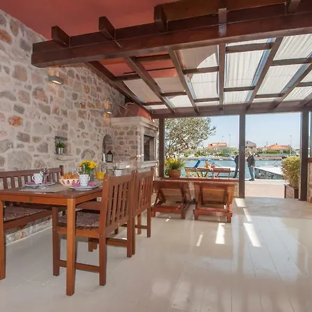 Διαμέρισμα Ivanov Poljana (Ugljan)